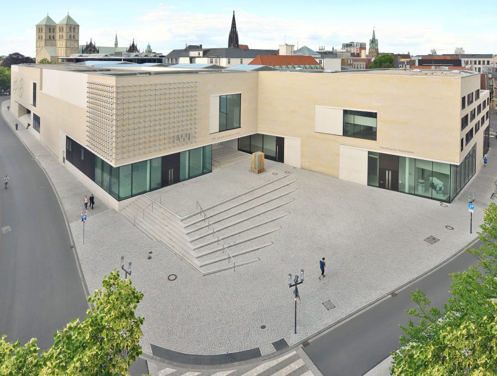 Knieforum Münsterland Außenansicht des LWL- Museum für Kunst und Kultur in Münster