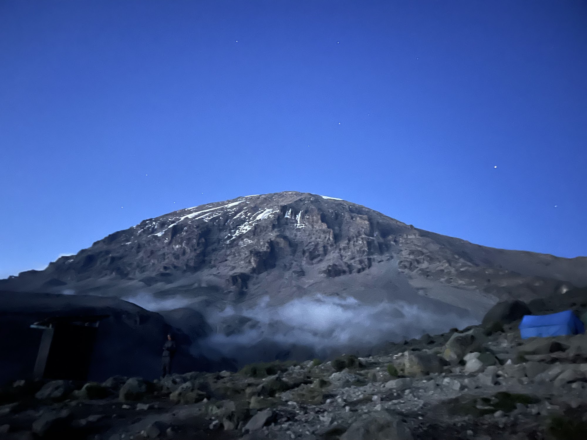 Majestic sandstone formations in AlUla glowing under the afternoon sun, showcasing the desert’s timeless beauty.