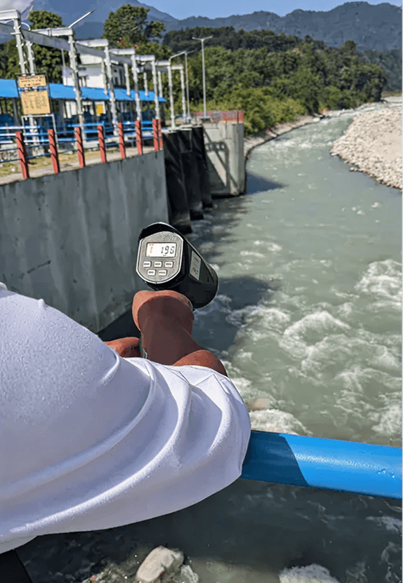 Factory building with ventilation and exhaust equipment.
