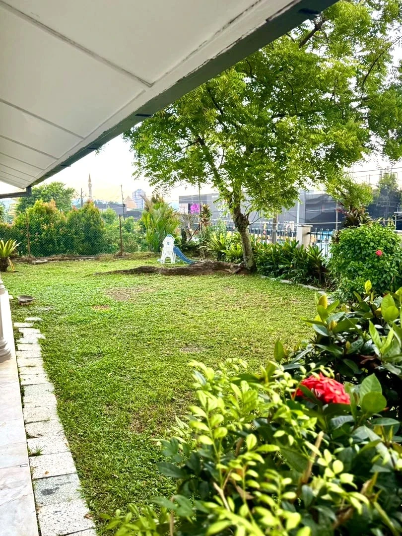 Clean and Spacious garden at Golden Oaks nursing home Jalan Gasing branch.