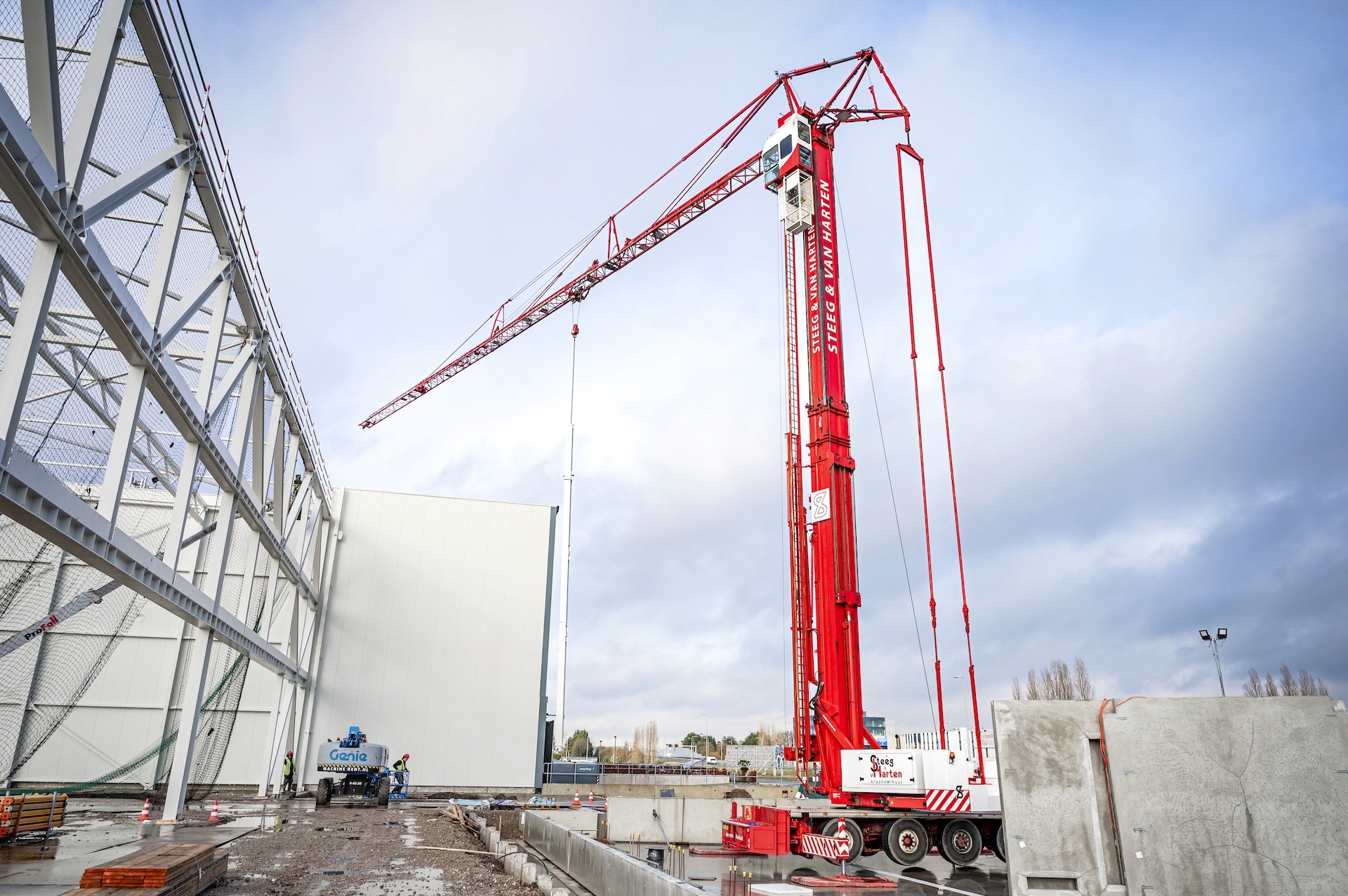 Medewerkers van Steeg en van Harten voor de werkbus op de bouw