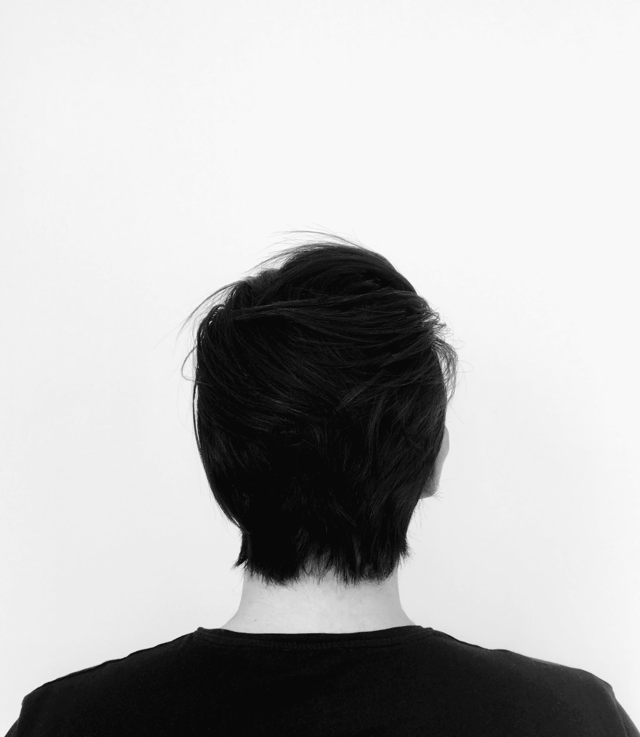 Arya-Safavi-Profile-Picture-Back