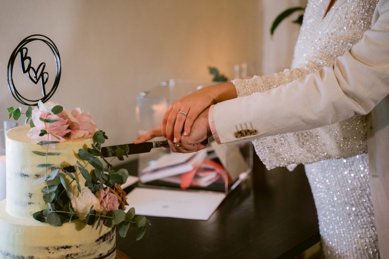 Bride & Groom cutting their wedding cake