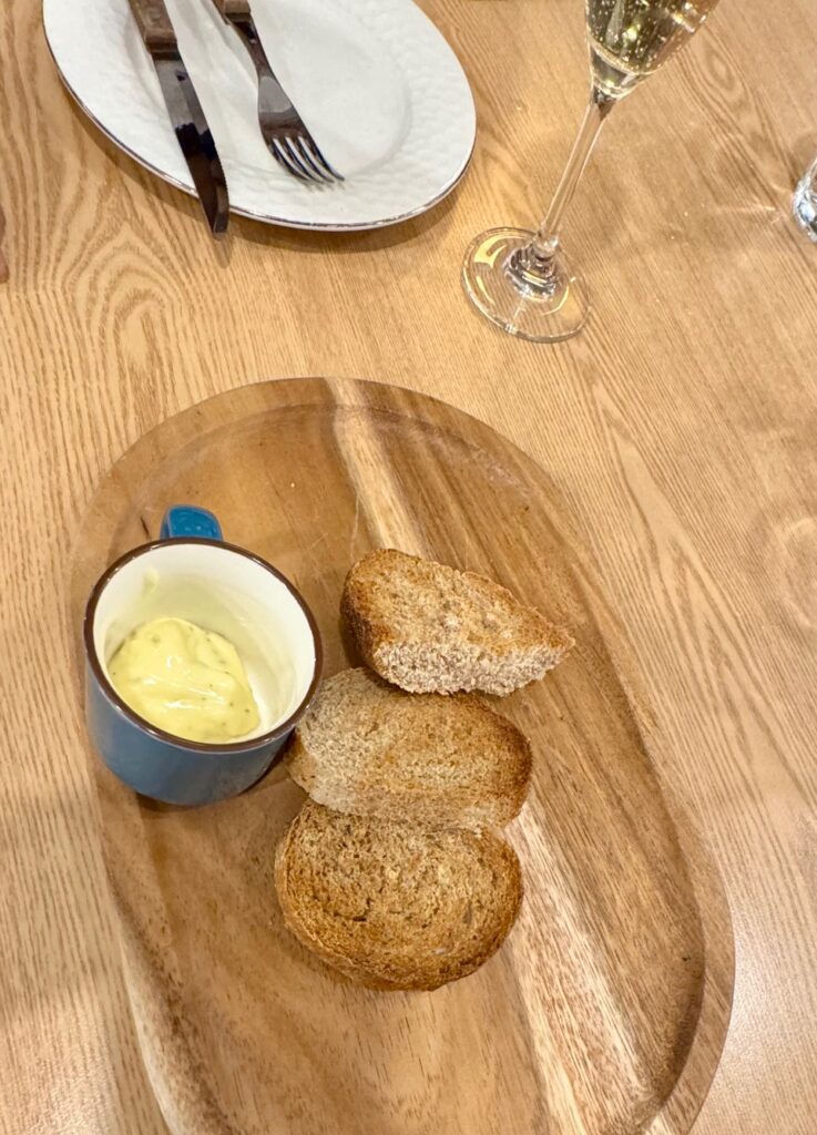 Complimentary appetizers at Brera Italian Restaurant in Seoul.