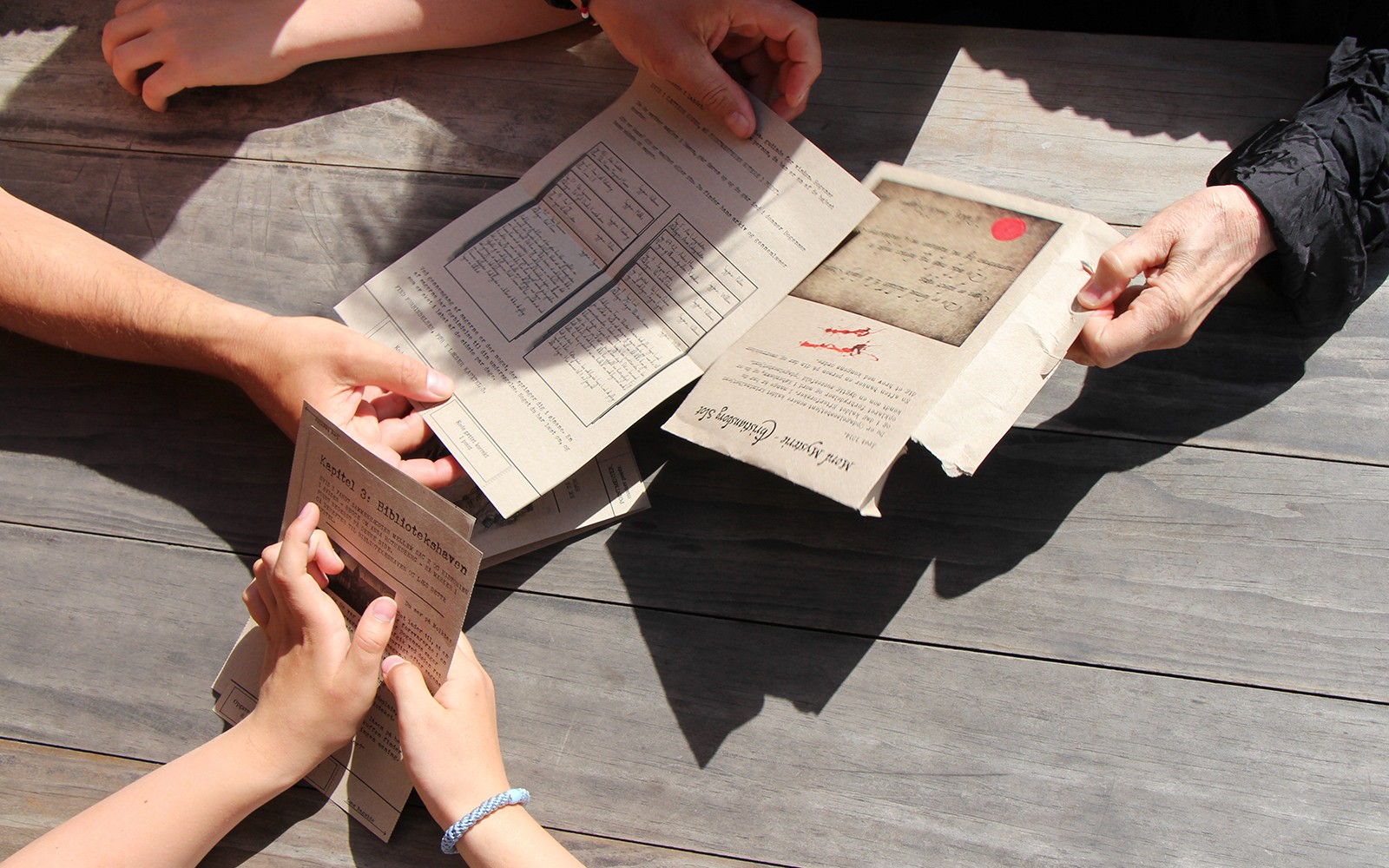 Participants examining clues during a murder mystery at Christiansborg Palace.