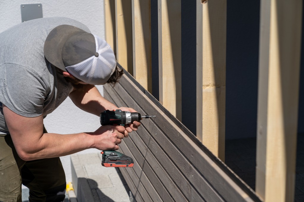wood siding installation