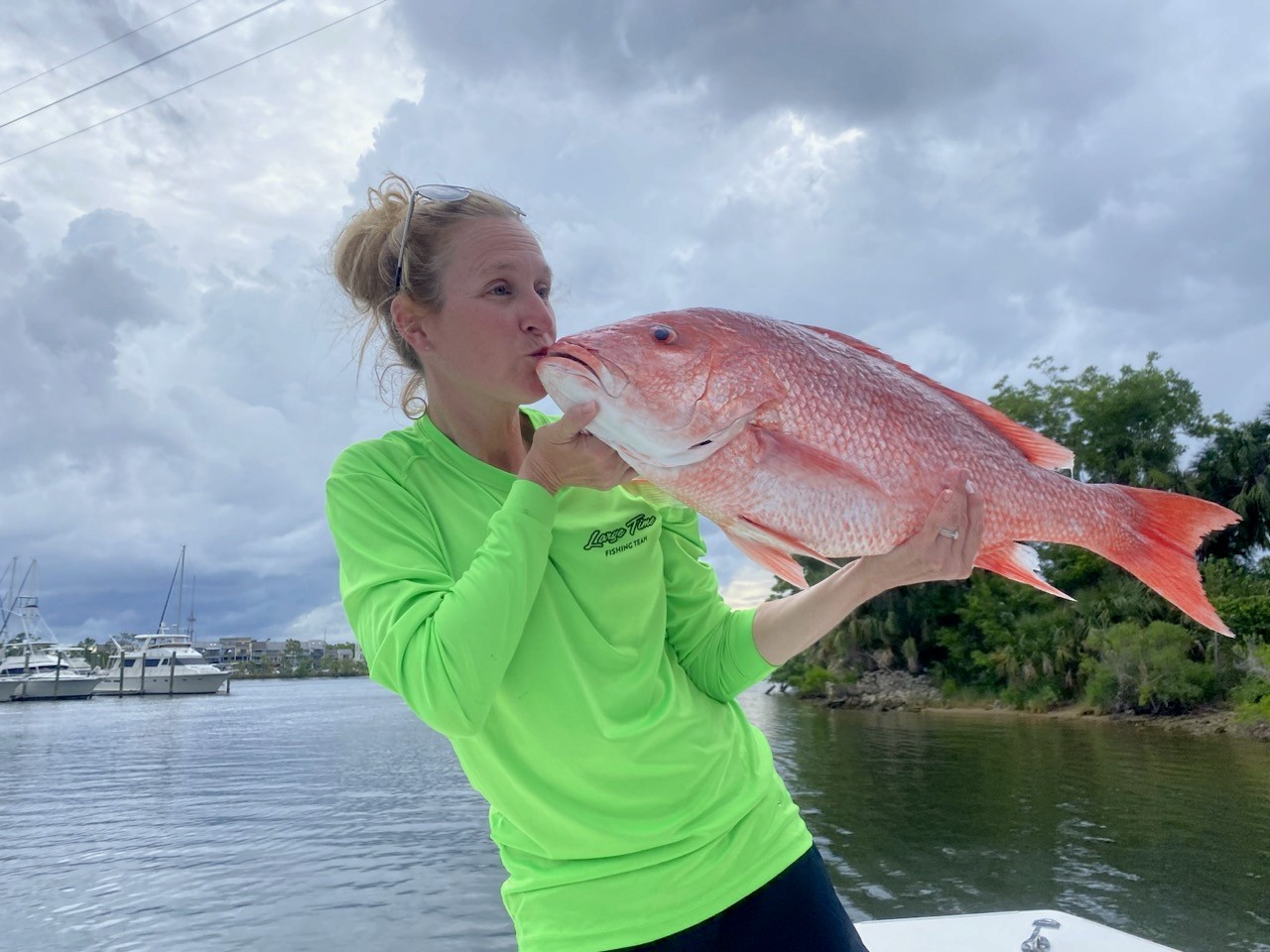 Woman kissing a Red Snapper