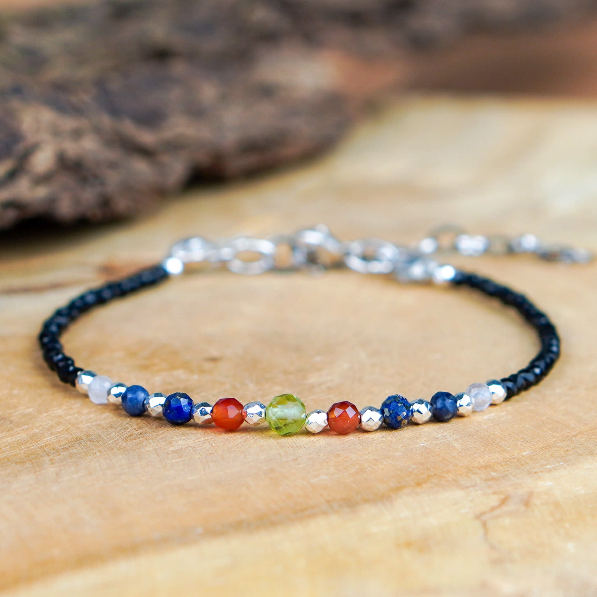 Bransoletka dla zodiakalnej Panny z kamieni naturalnych urodzeniowych