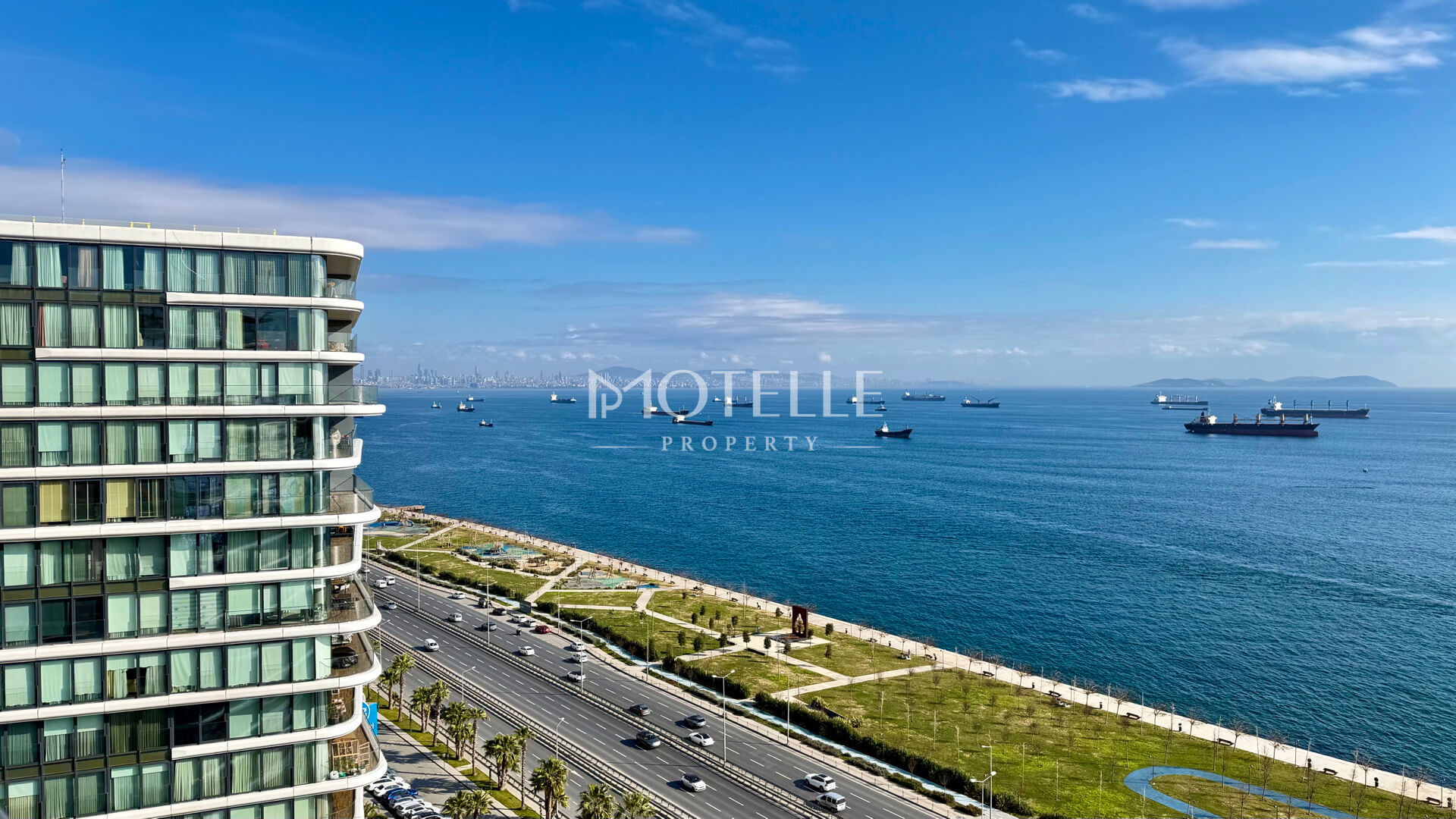 Living room with sea view in Yedi Mavi 3+1 apartment