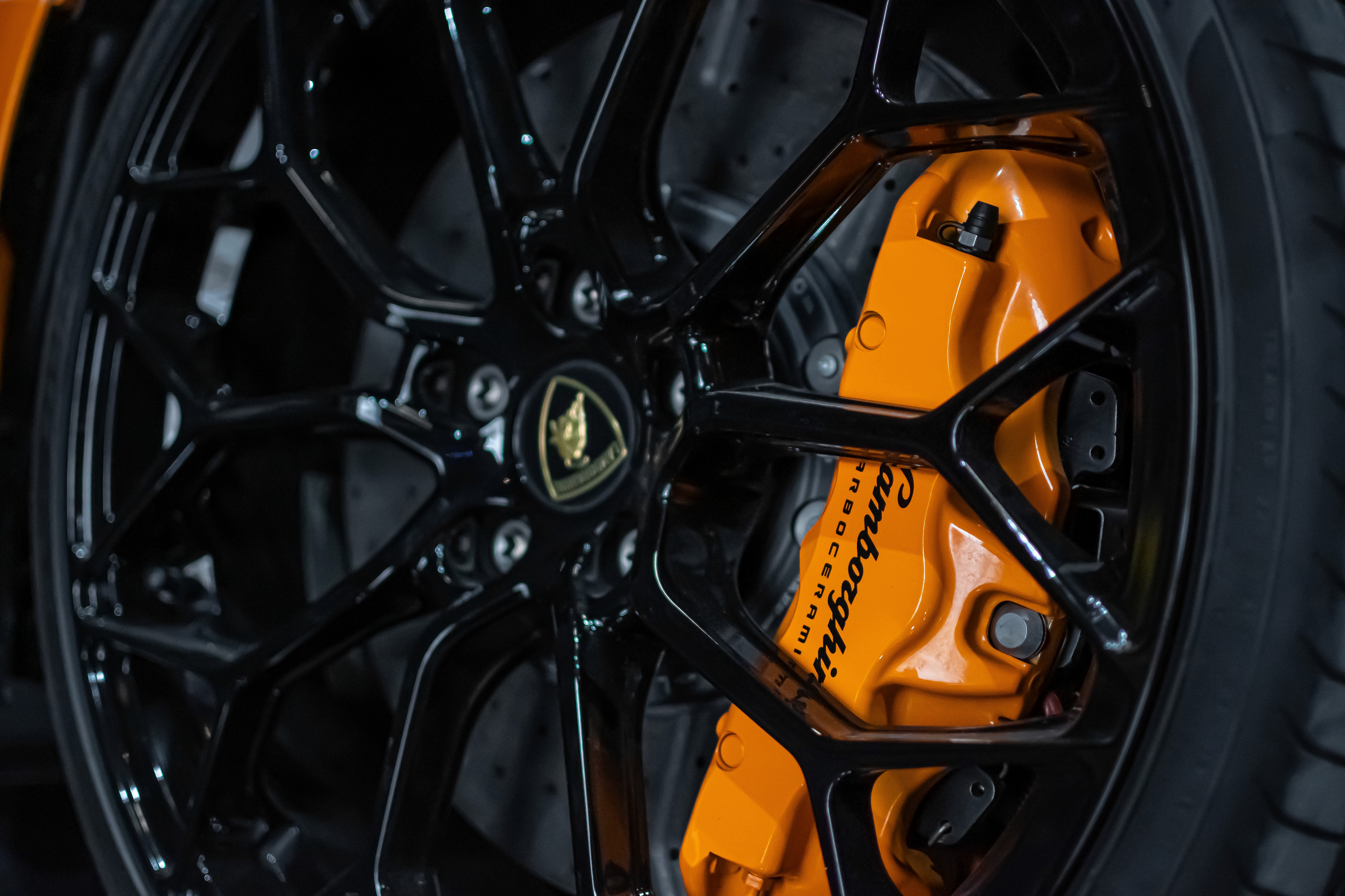 Wheel and brake detail of Lamborghini Huracan EVO Spyder supercar rental in Dubai