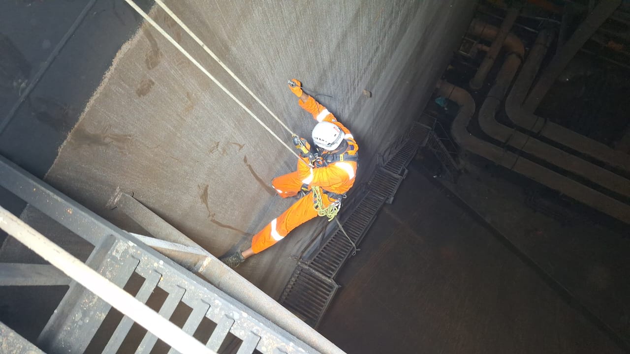 RIT in cargo oil tank using Rope access