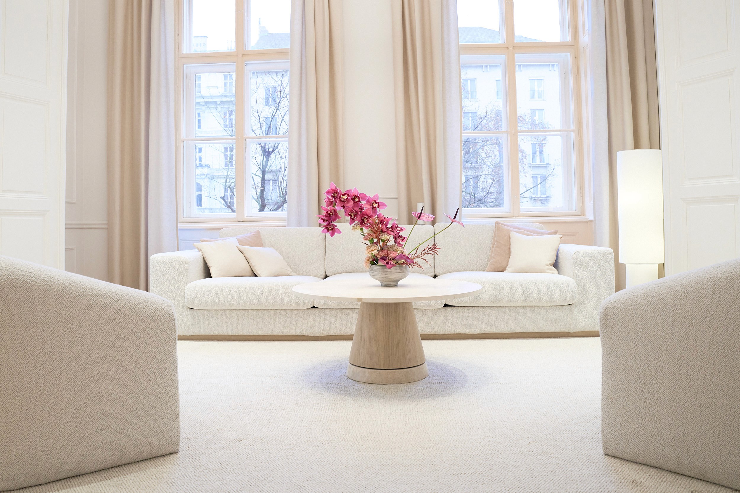 Woman aesthic photo with sunshine