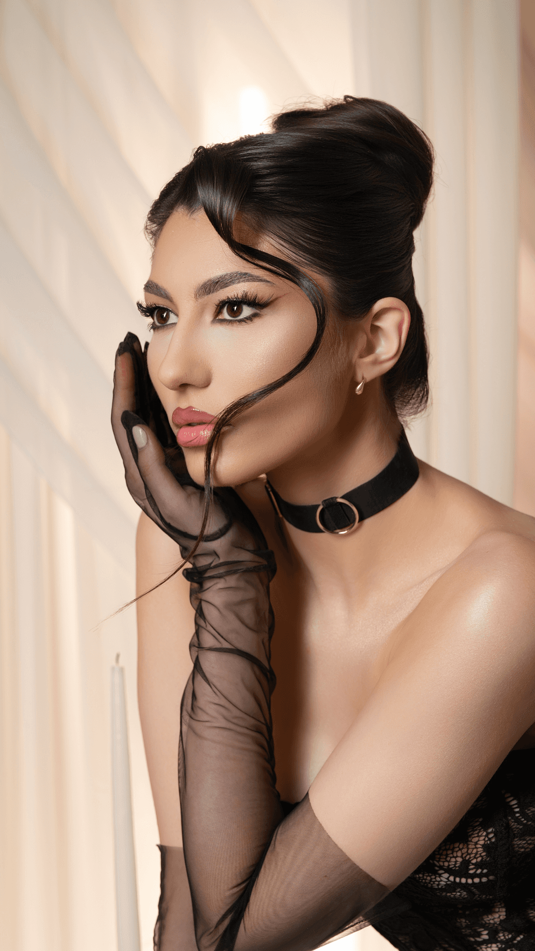 Sedinta foto fashion cu o femeie realizata in studio foto profesional din Bucuresti