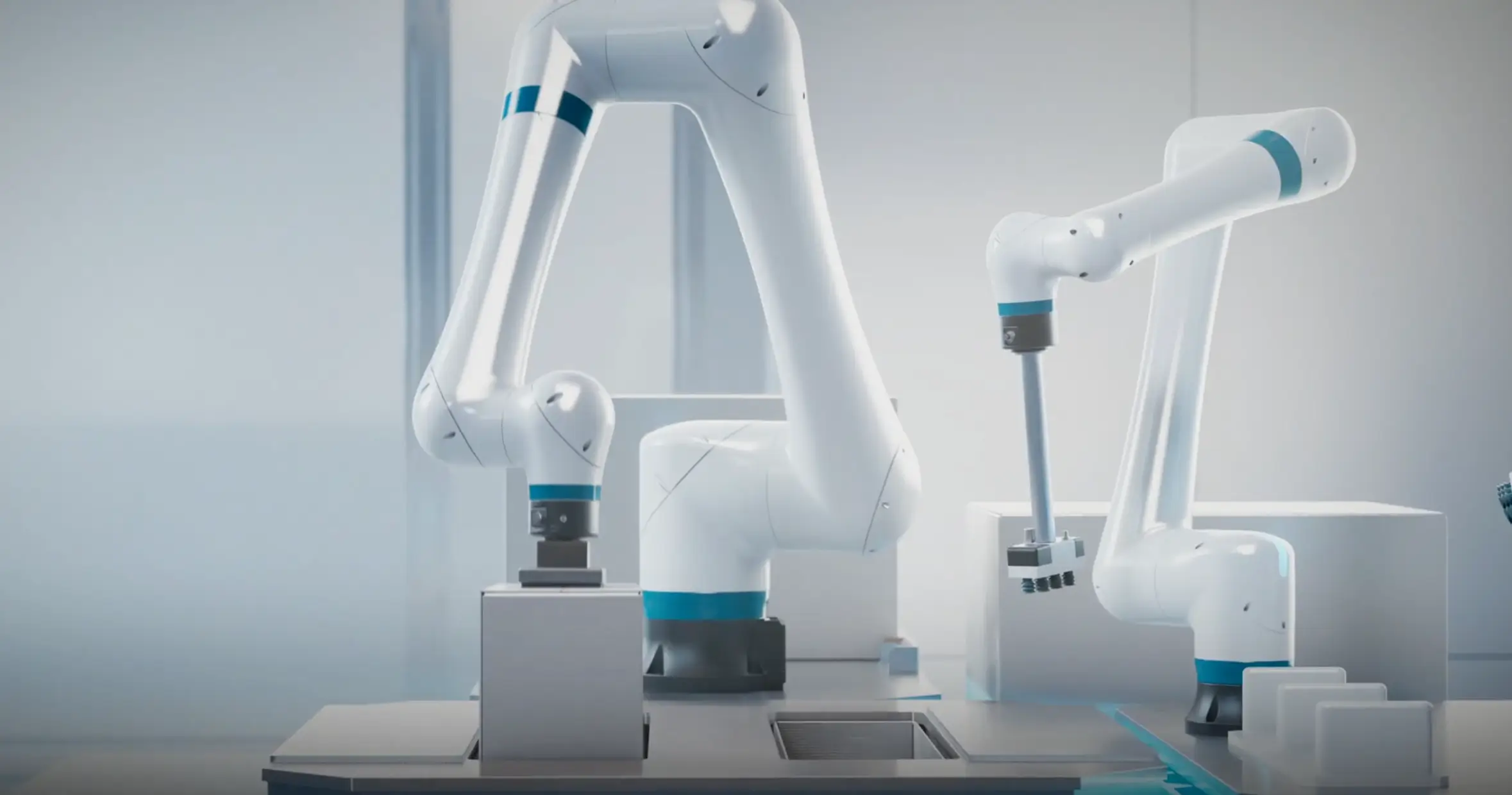 RoboTub Sterifill solution - robot is unboxing tubs