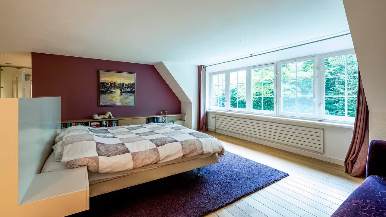 De slaapkamer van een villa in Blaricum