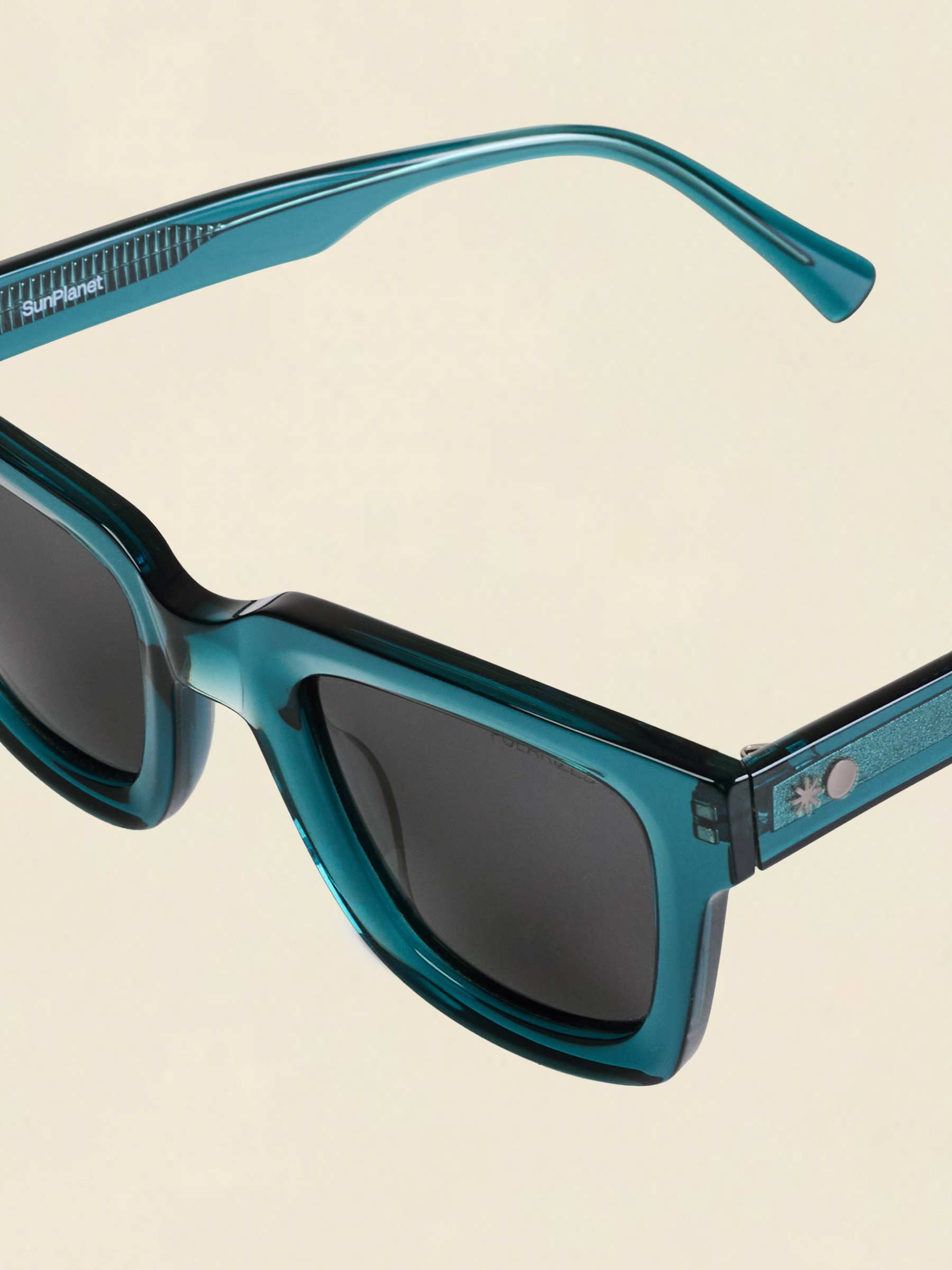 Women with yellow backpack