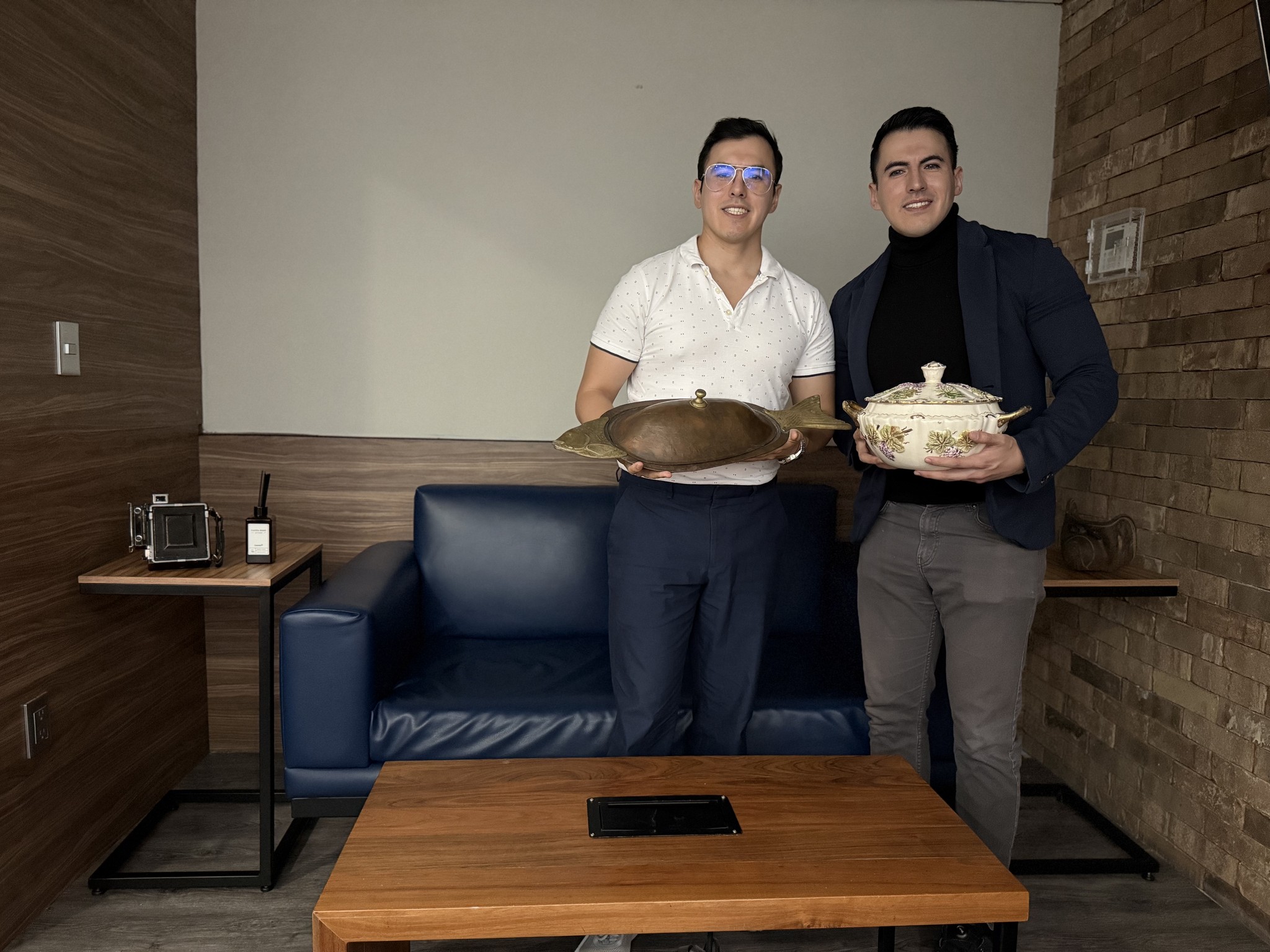 Sofisticado comedor escandinavo con la mesa de comedor Kingston y sillas de comedor Princeton.