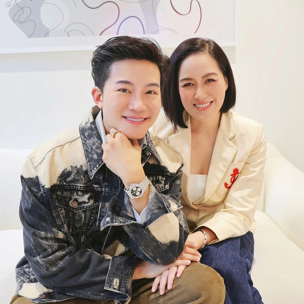 Two patients sitting together and smiling after treatment at COSDENT