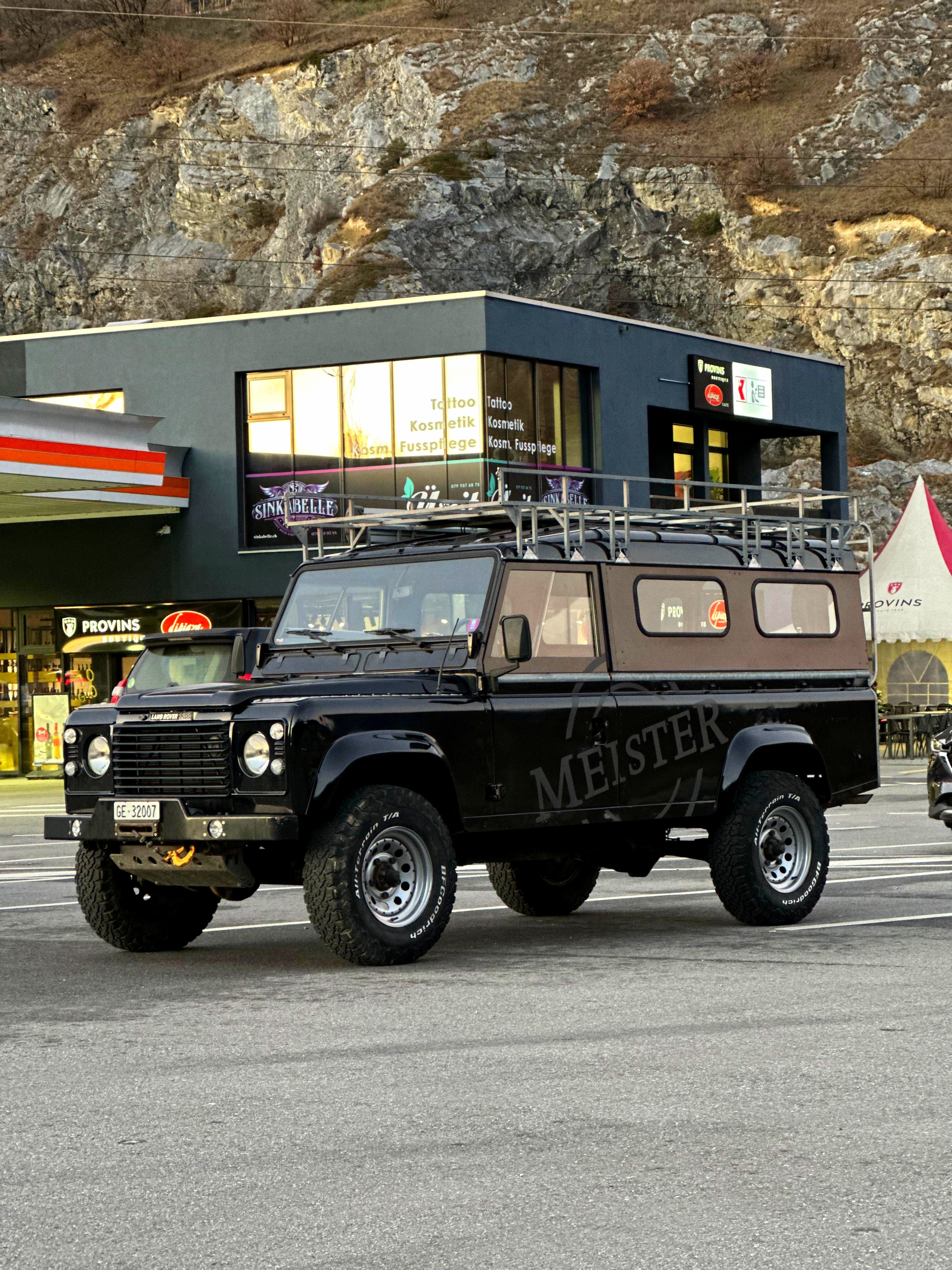 Aperçu réalisation publicitaire gravure enseigne lumineuse restaurant magasin boutique éclairage caisson lumineux