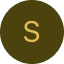 Cercle vert olive foncé avec la lettre majuscule S dorée au centre, souvent utilisé comme avatar.