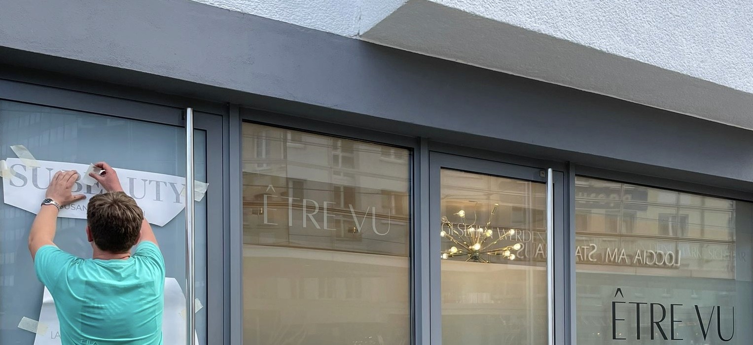 Marcel Grasse foliert einen Porsche