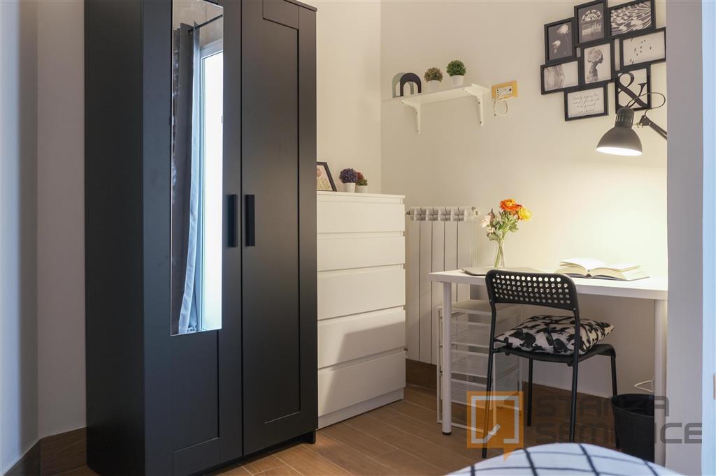 9.5 sq m room in Via Enrico Pessina, Napoli
