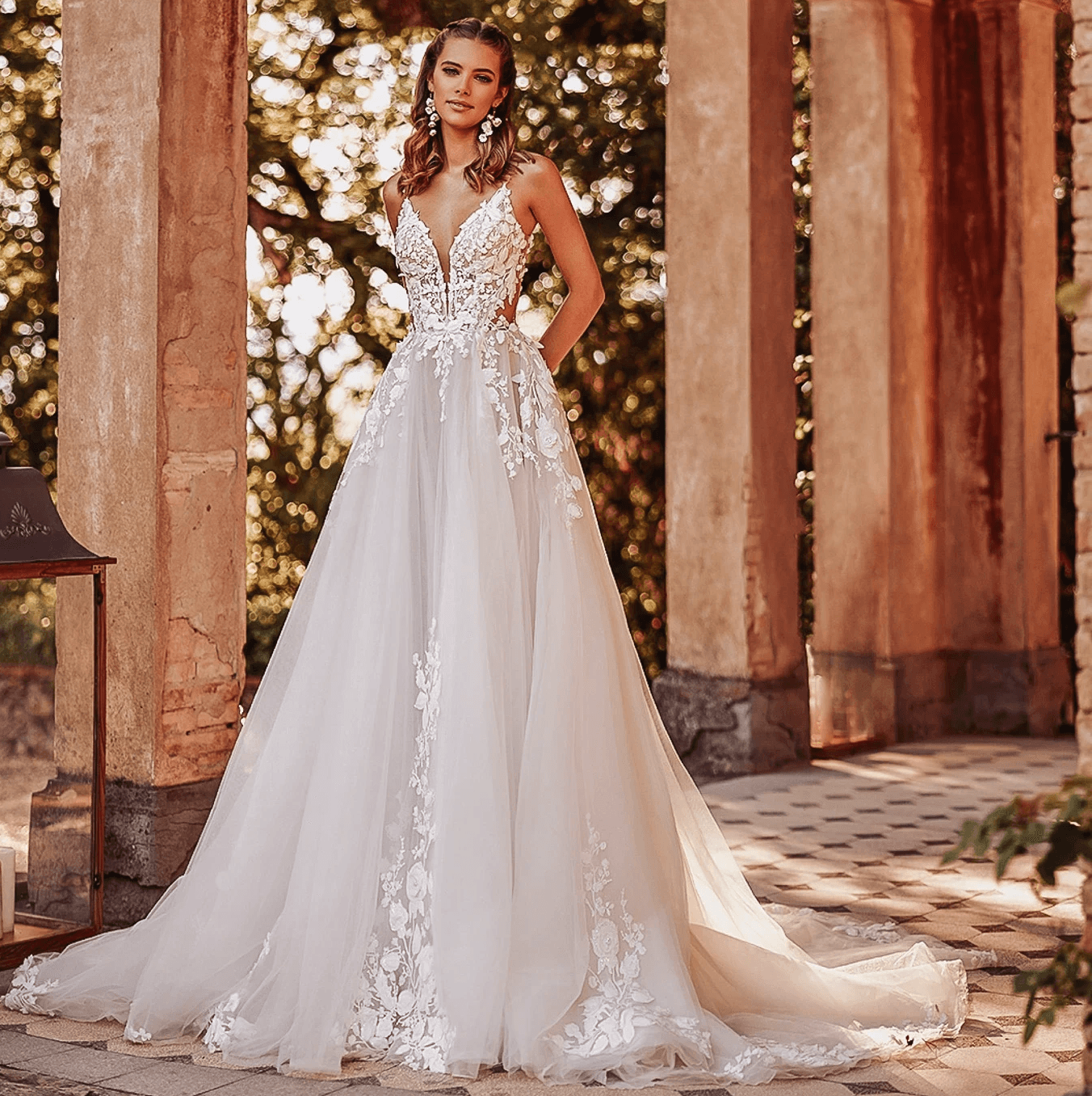 Dama Couture A-Linie Brautkleid mit Trägern und tiefem V-Ausschnitt