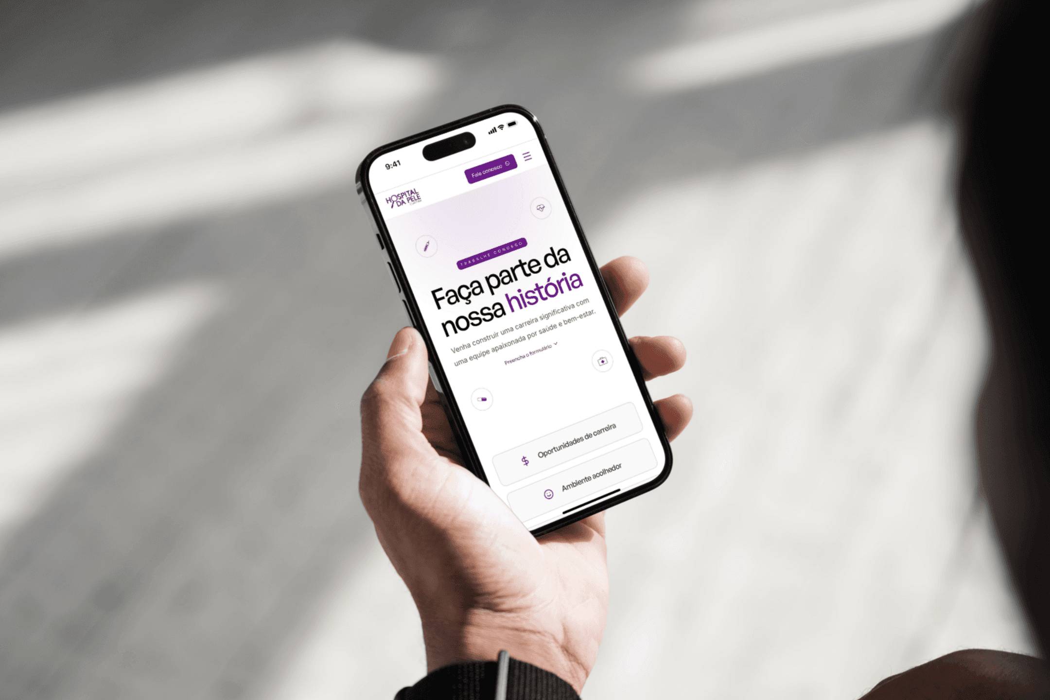 Mockup mobile da página inicial do Hospital da Pele Curitiba.