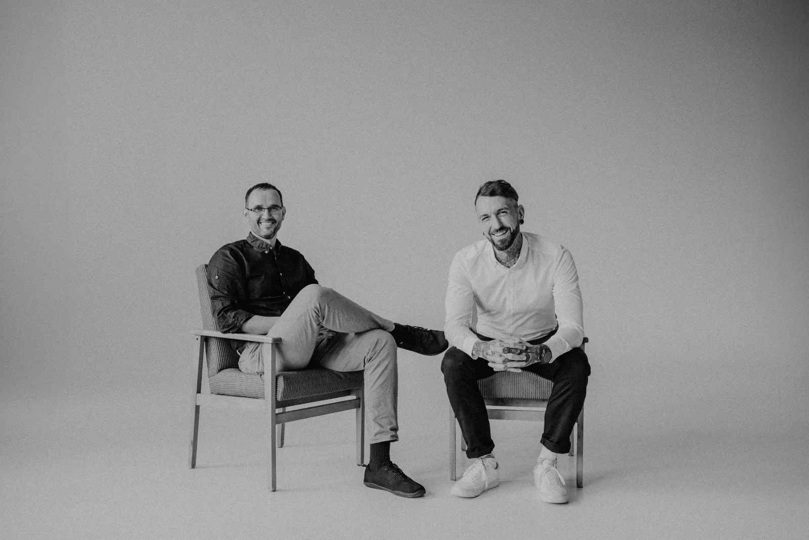 Detailaufnahme eines Fotografie-Setups mit professioneller Studiobeleuchtung im Wytspace Studio, einem vielseitigen Mietstudio für kreative Projekte in Erfurt.