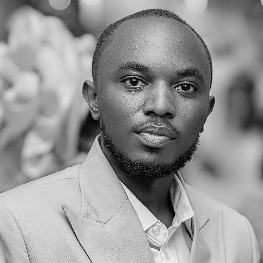 woman wearing blue dress shirt