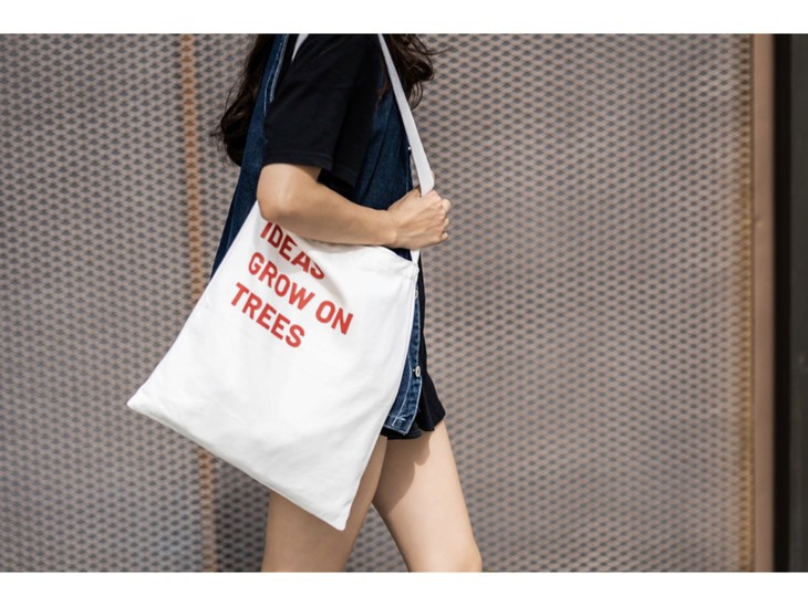 手提包上的创意文字