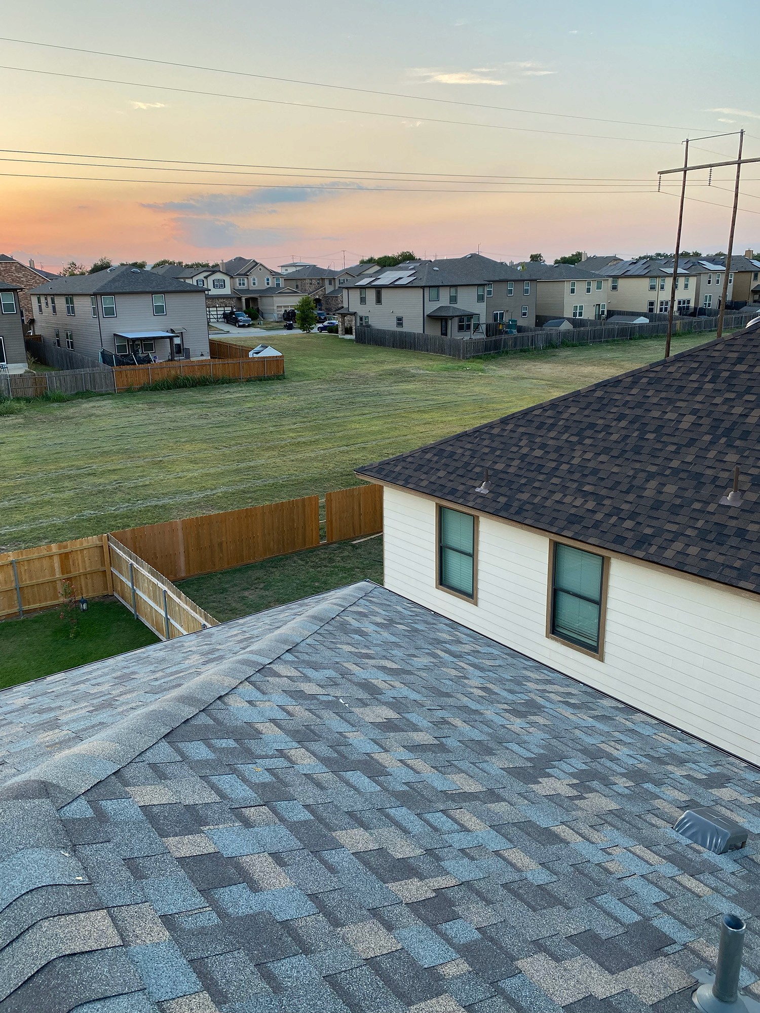 asphalt shingles roof