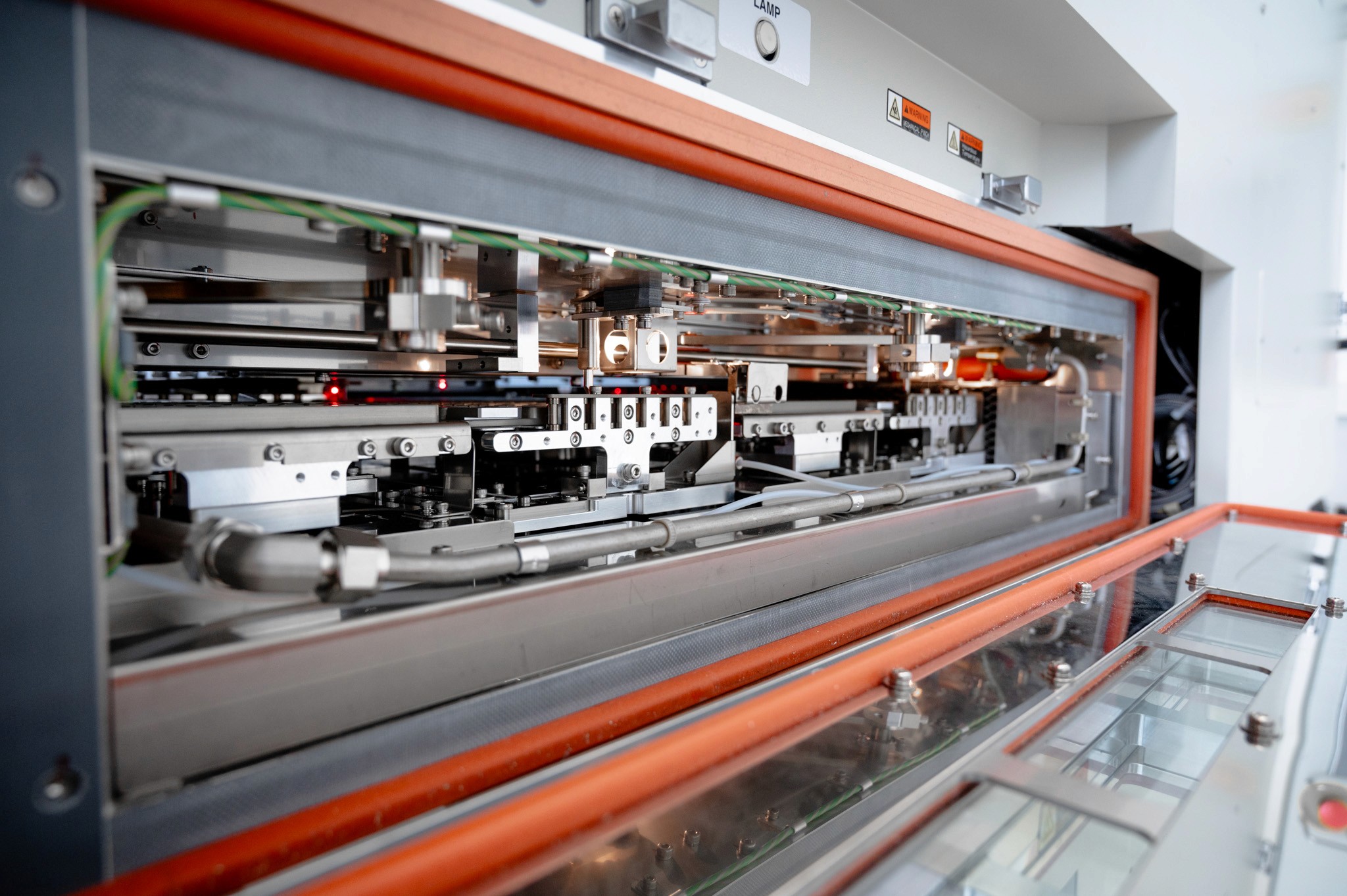 Sistem de testare de mare precizie pentru semiconductori