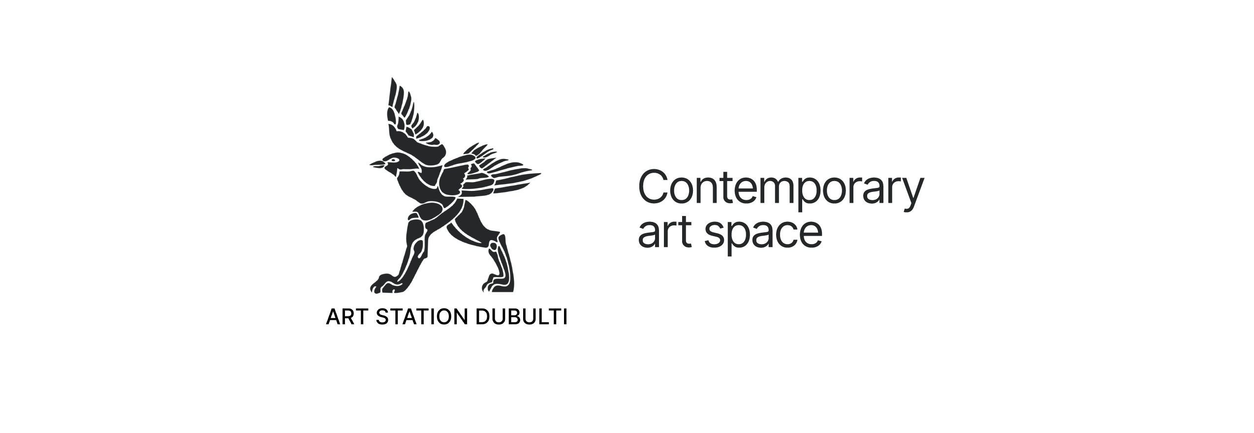Mākslas stacijas Dubulti laikmetīgās mākslas telpas logotips ar putna maskotu