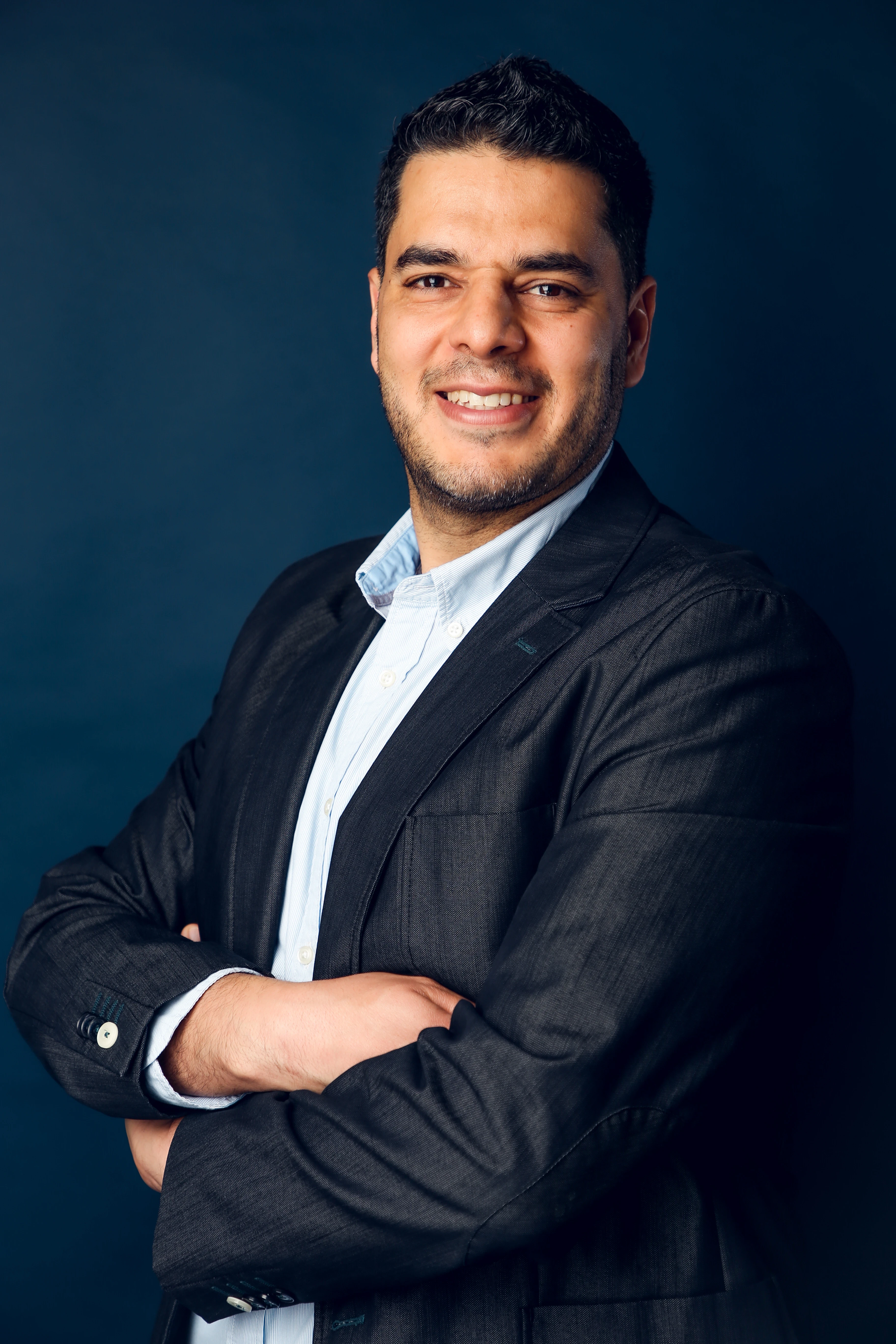 Porträt des Geschäftsführers Dr. med. dent. Elyan Al Machot, M.Sc.