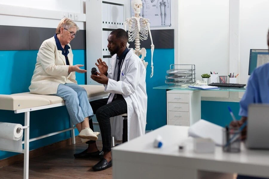 doctor-examining-patient-clinic