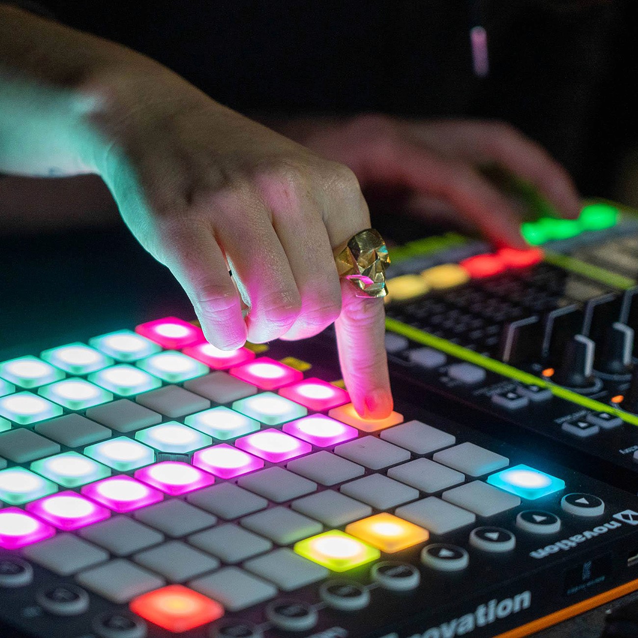 Woman's hand on midi device in the live performance of Transit ad essentiale in the church of San Martín Pinario.