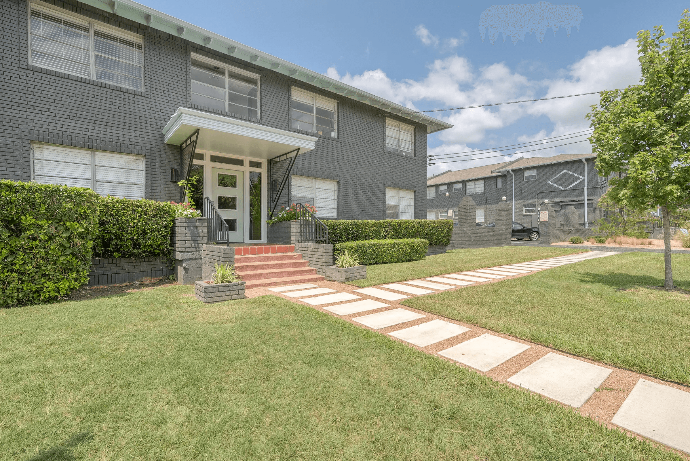 Lakewood Plaza — 48-unit multifamily community in Dallas, TX; managed by Savoy Residential.