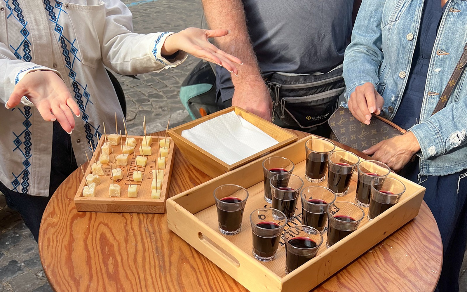 Wijnproeverij met kaasproeverijen in Rome.