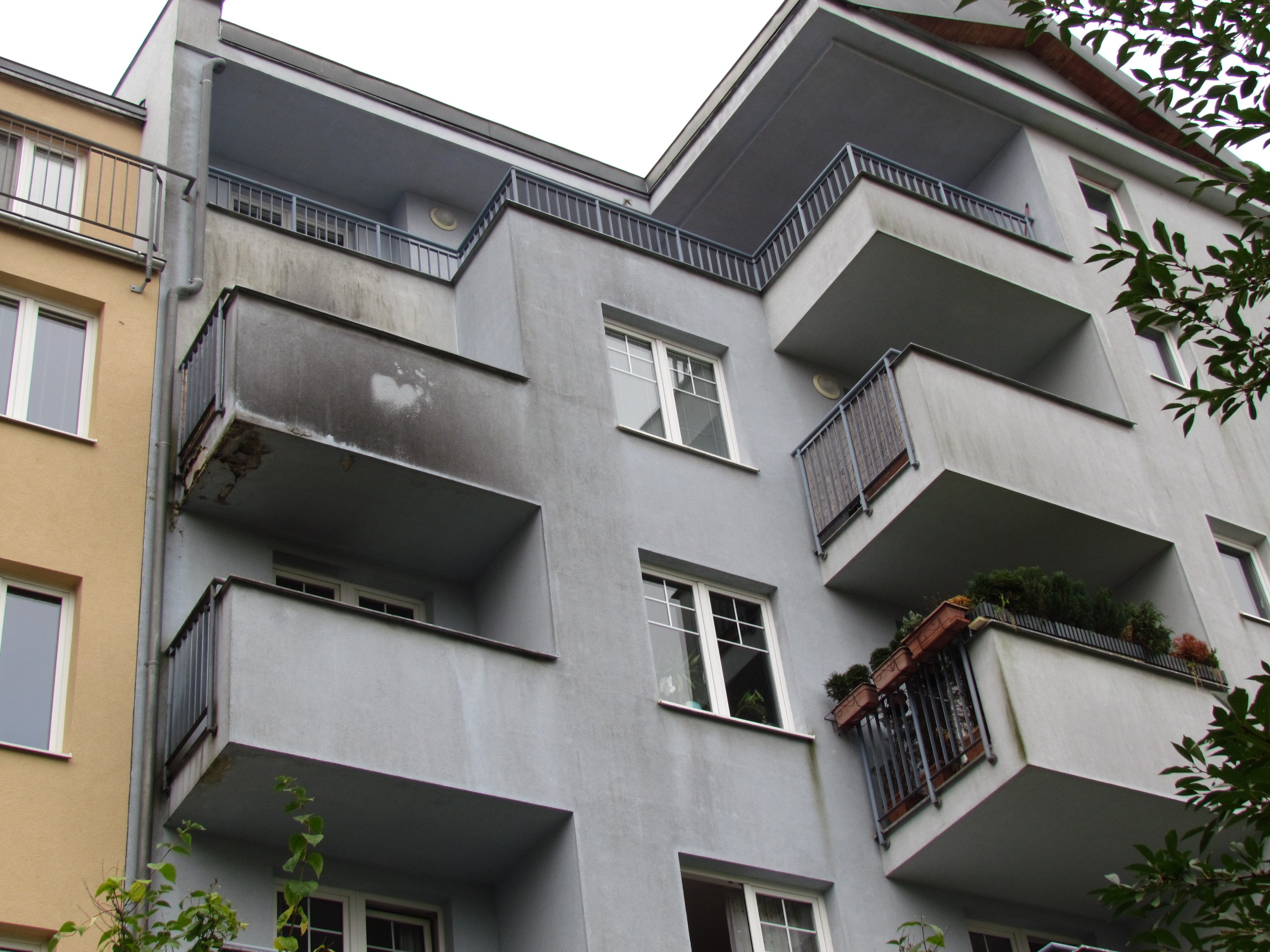 Před čištěním fasády