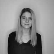 Joy Friseurin bei Anbeliques Salon