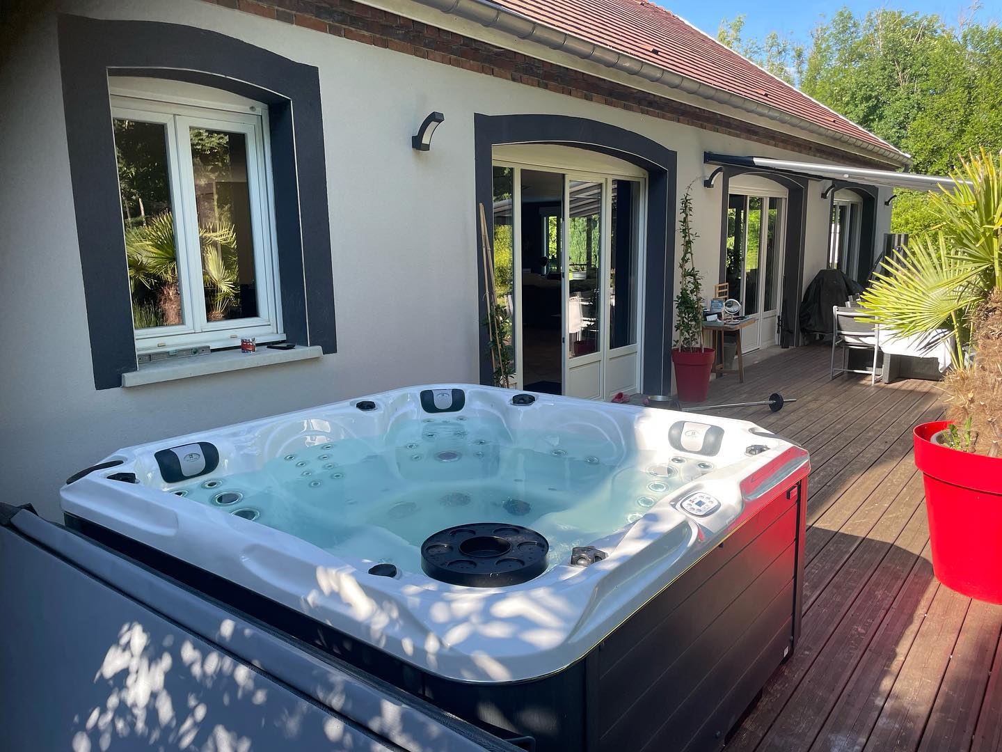Spa design extérieur pour un jardin raffiné, Haut-Rhin