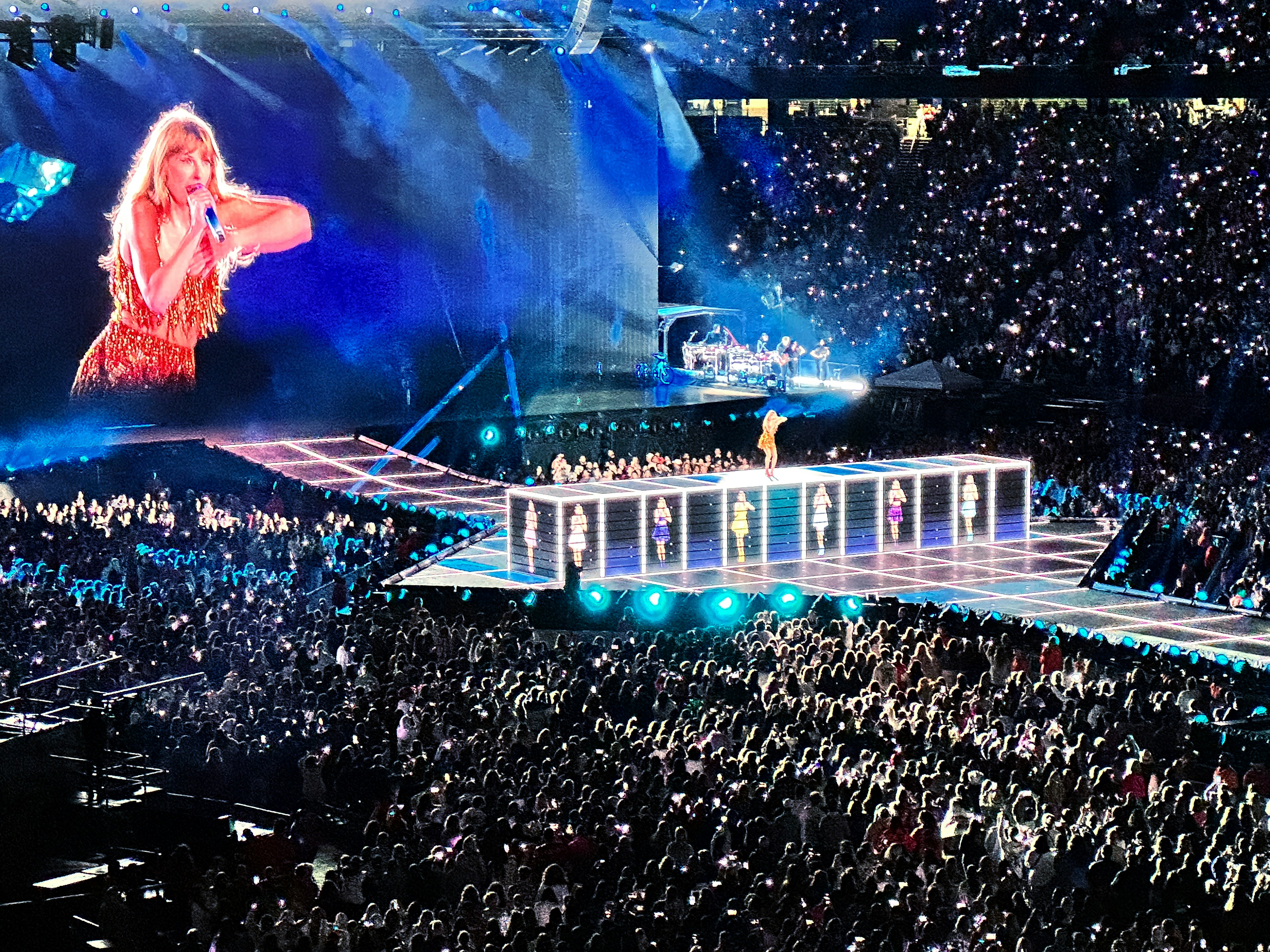 taylor swift in a concert - taylor swift ai voice generator