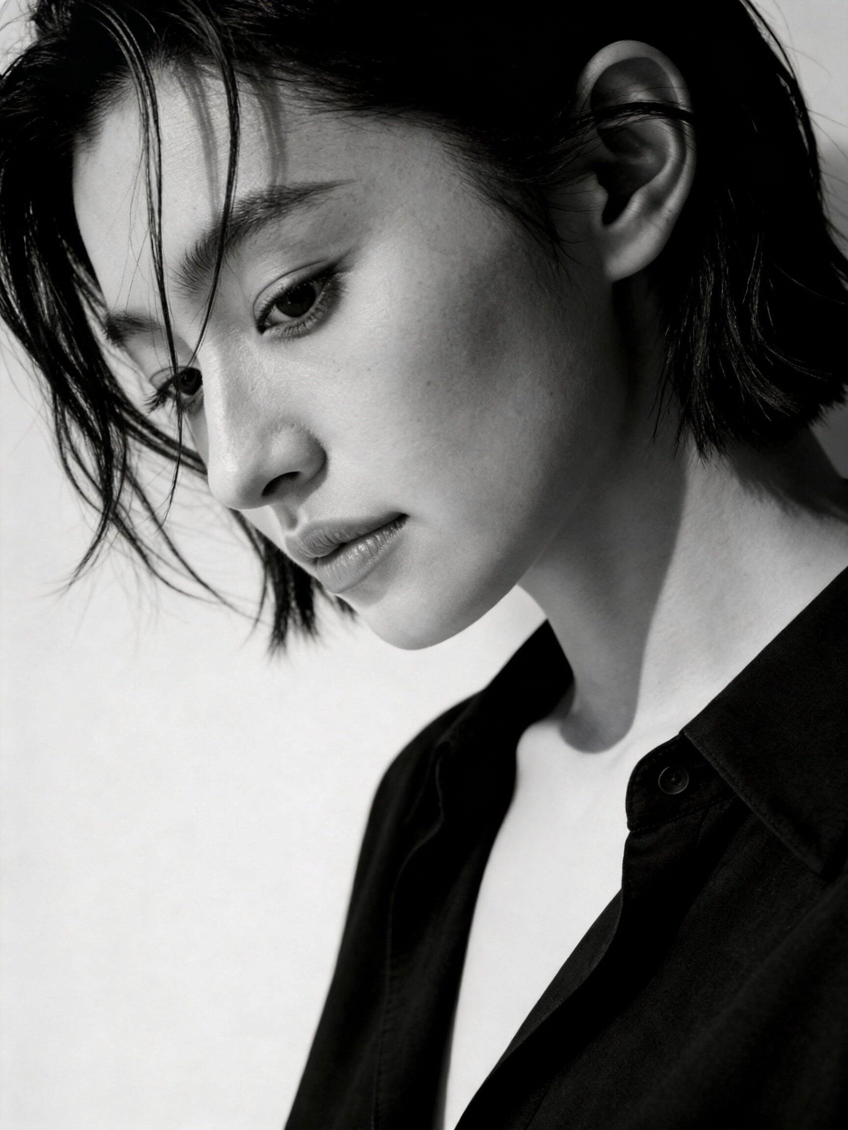 Black and white close up portrait photography woman by Lefty Studio