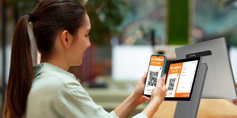 A Malaysian F&B customer claiming her cashback on the StoreHub POS