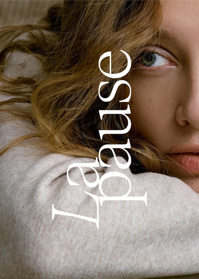 Femme appuyée sur ses bras