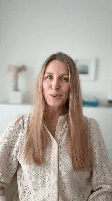 Die berufliche Sängerin und Schauspielerin Isabelle Flachsmann teilt ihr Feedback zur Stimmoptimierung im Bereich Musical und Pop durch Singers Evolution.