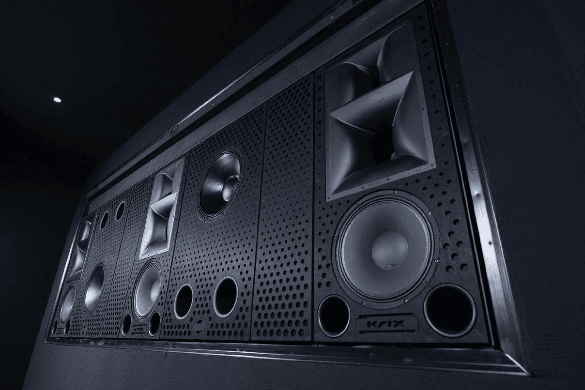 Large wall of Klipschorn speakers and horns.