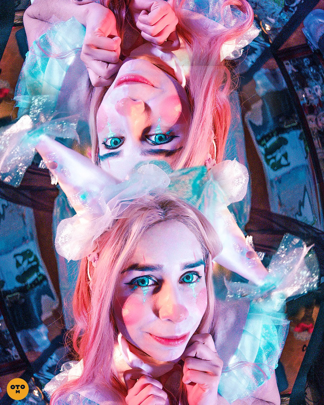 Photo: @otrominuto Blue and pink, Clown Girl outfit featuring emitela.