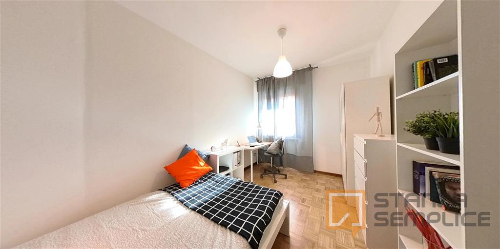 12 sqm room in Via Piovese, Padova